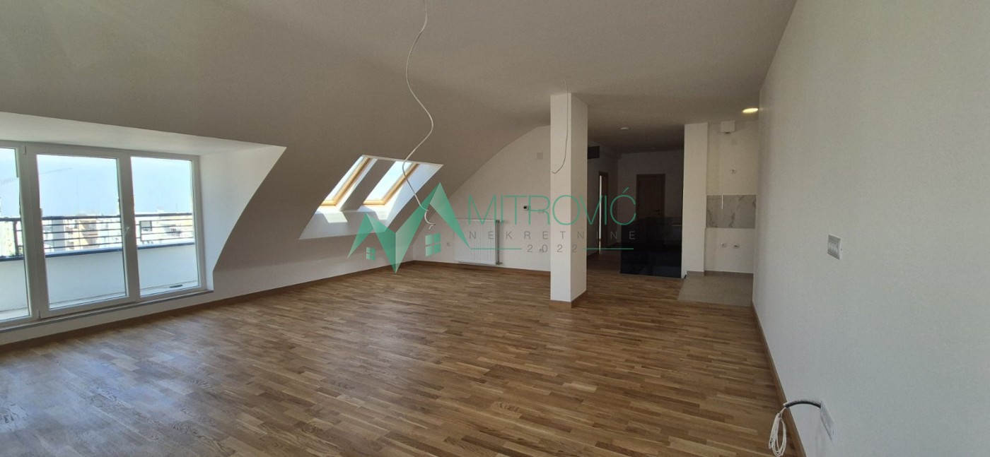 Petrovaradin - Useljiv, Trosoban stan - dupleks 84 m2 sa povratom PDV