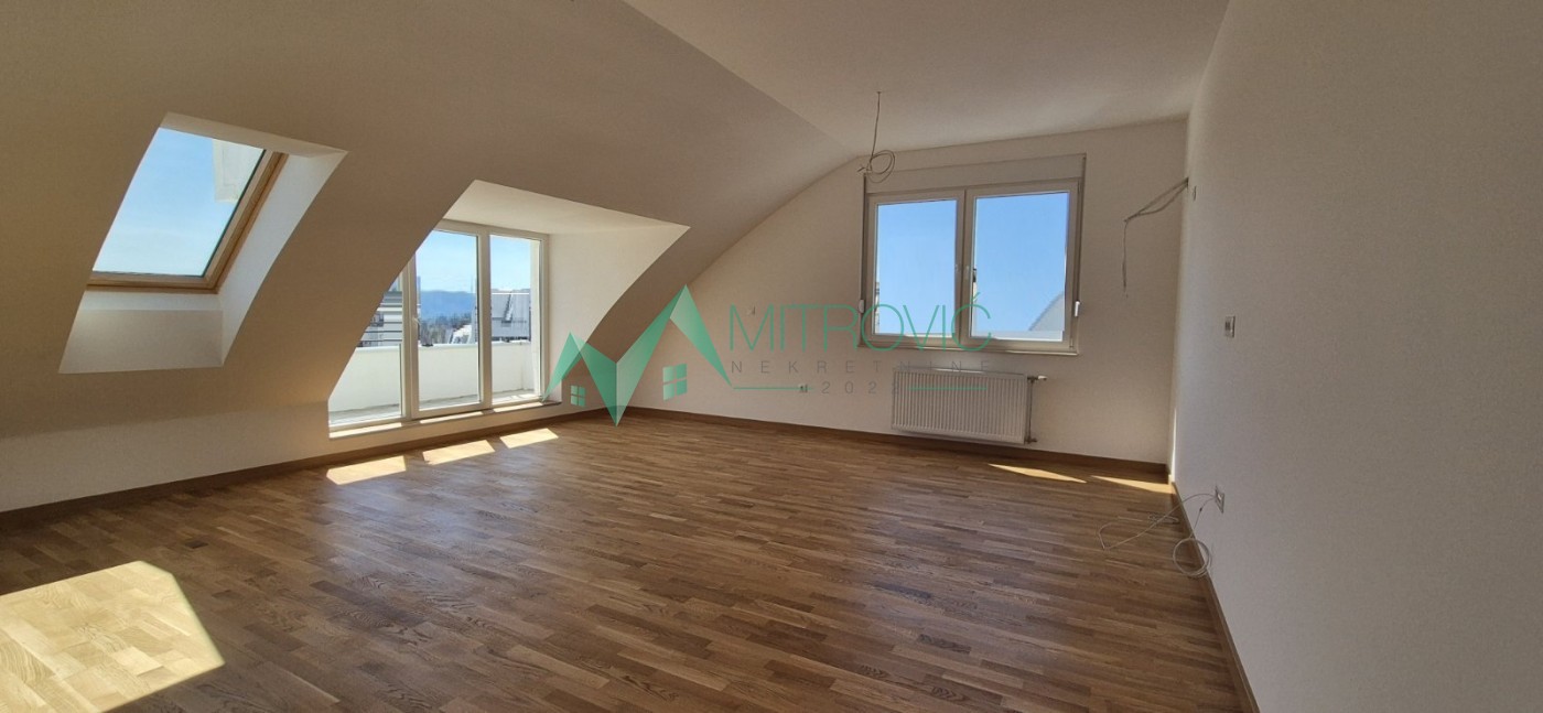 Petrovaradin -Dvoiposoban stan sa povratom PDV, USELJIV, dupleks 78 m2