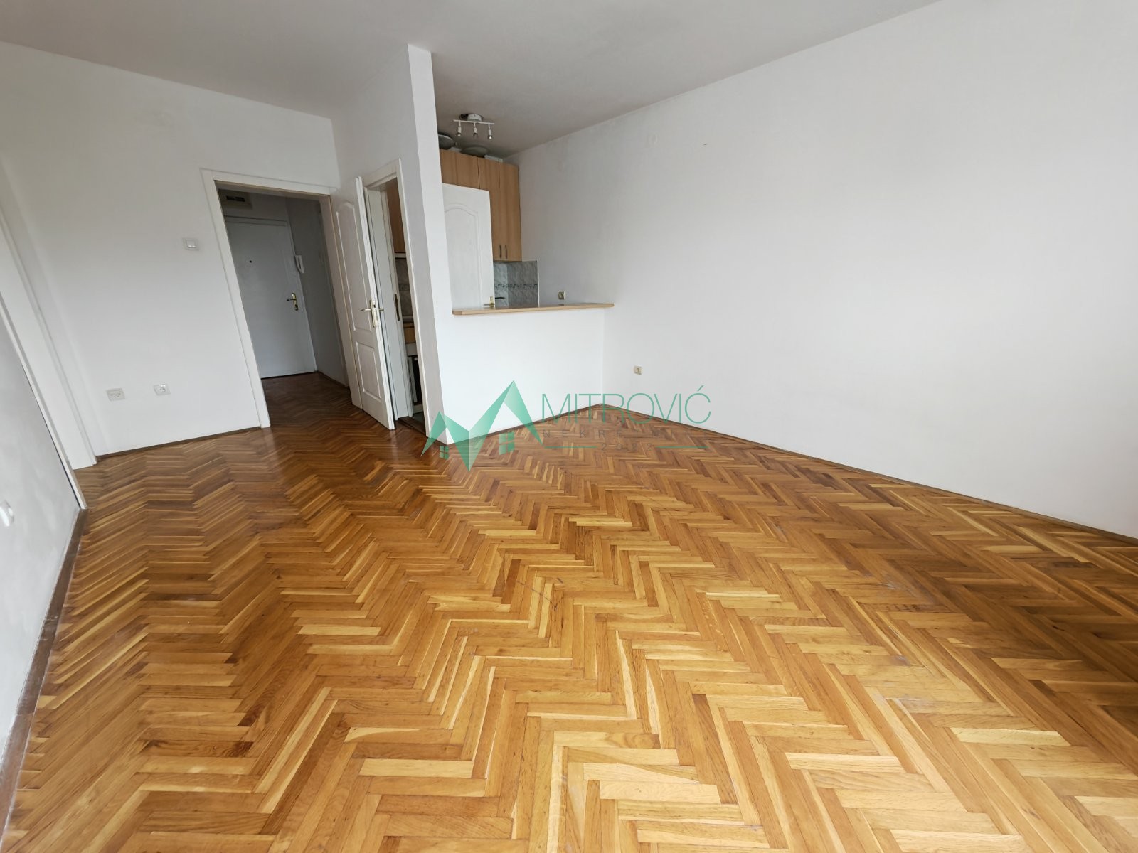 Socijalno, 42m2, jednoiposoban stan! 