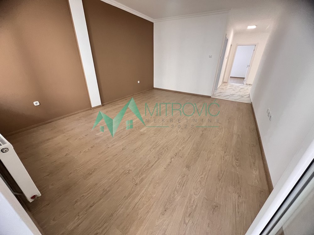 Novi Sad, Bulevar oslobođenja - Kompletno renoviran trosoban stan 