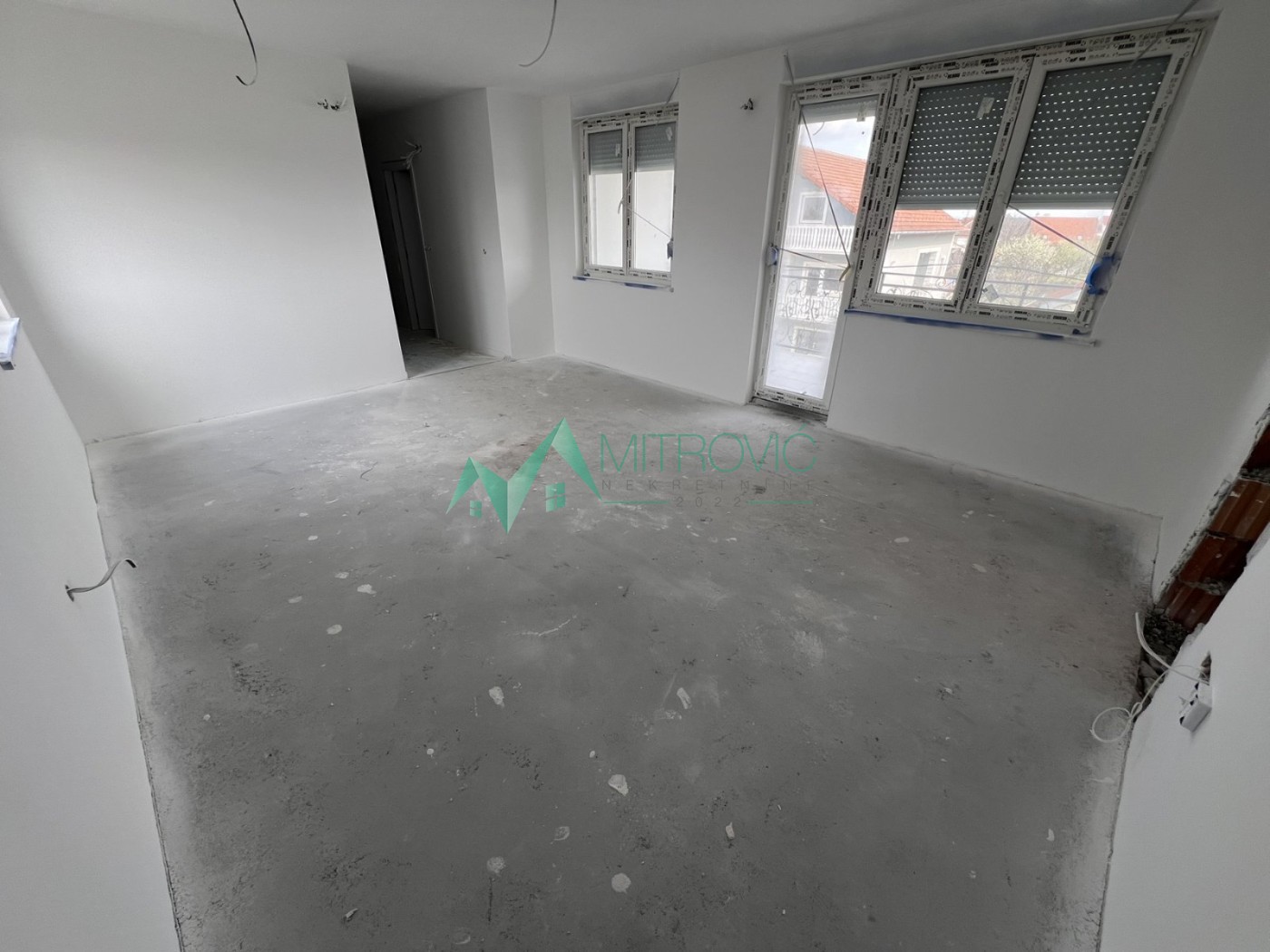 Veternik odličan četvorosoban uskoro useljiv stan  