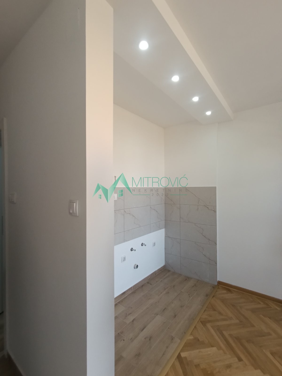 Grbavica nov jednoiposoban stan ,može putem kredita za mlade! 