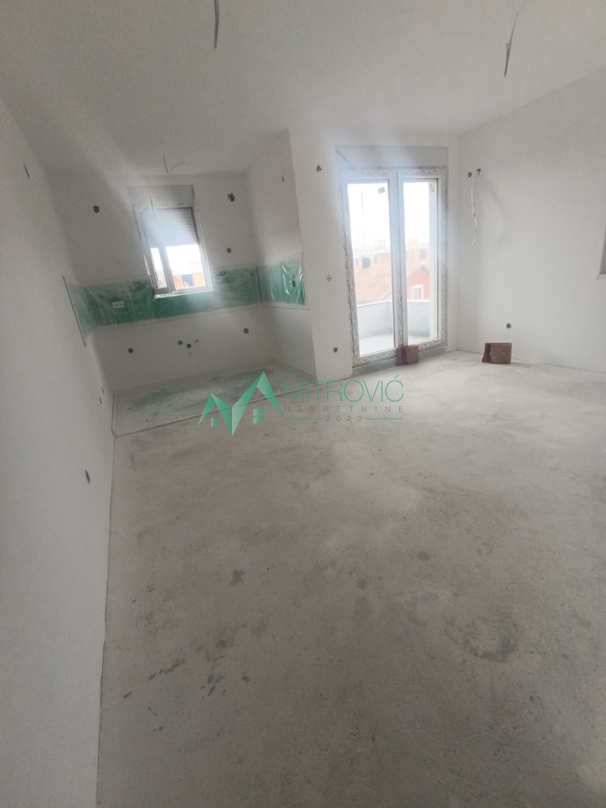 Adice odličan dvosoban brzo useljiv stan 