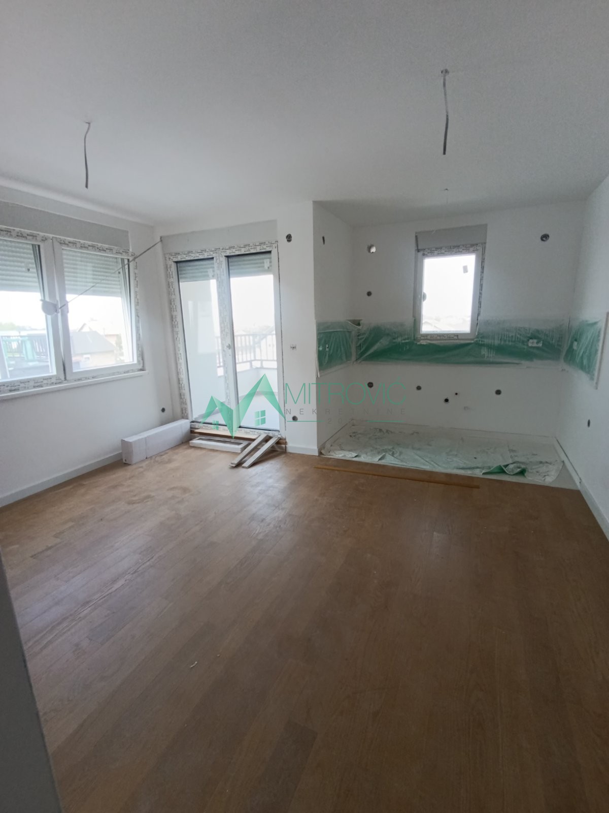 Adice odličan dvosoban brzo useljiv stan 