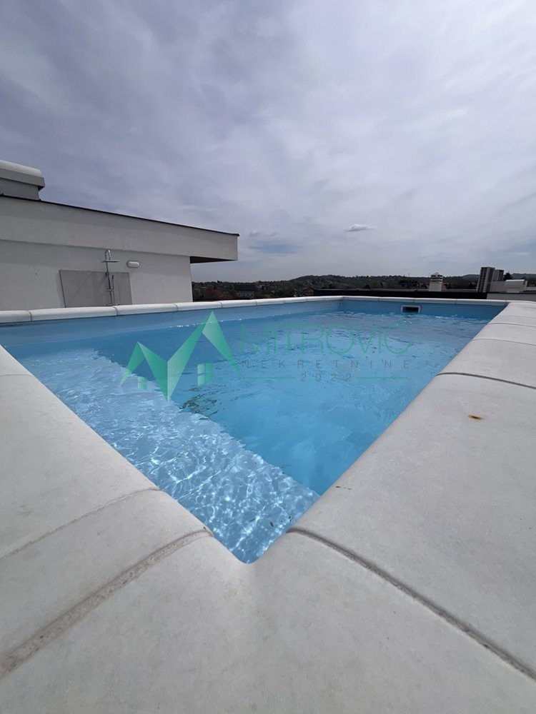 Odličan četvorosoban stan sa terasom 64 m2 i bazenom + parking - RETKO U PONUDI! 