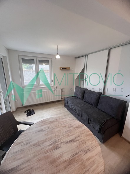 PETROVARADIN, JEDNOIPOSOBAN 31m2 + TERASA 17m2 + parking 