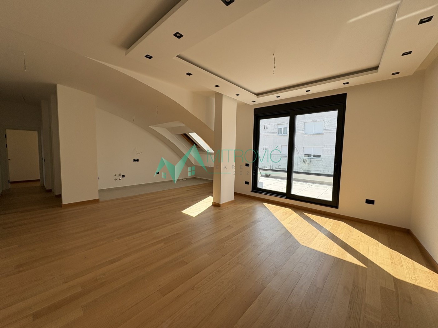Lux četvoroiposoban penthouse na Grbavici - izuzetna ponuda