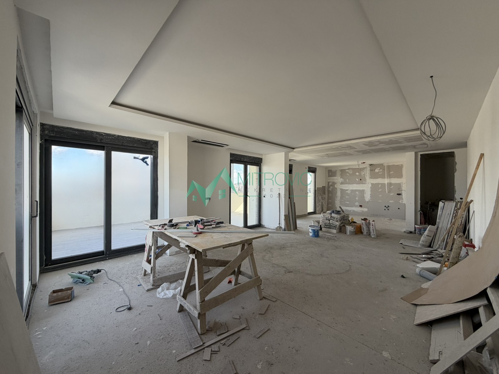 Penthouse, 144m2 + 110m2 terase, 3 parkinga u ceni!