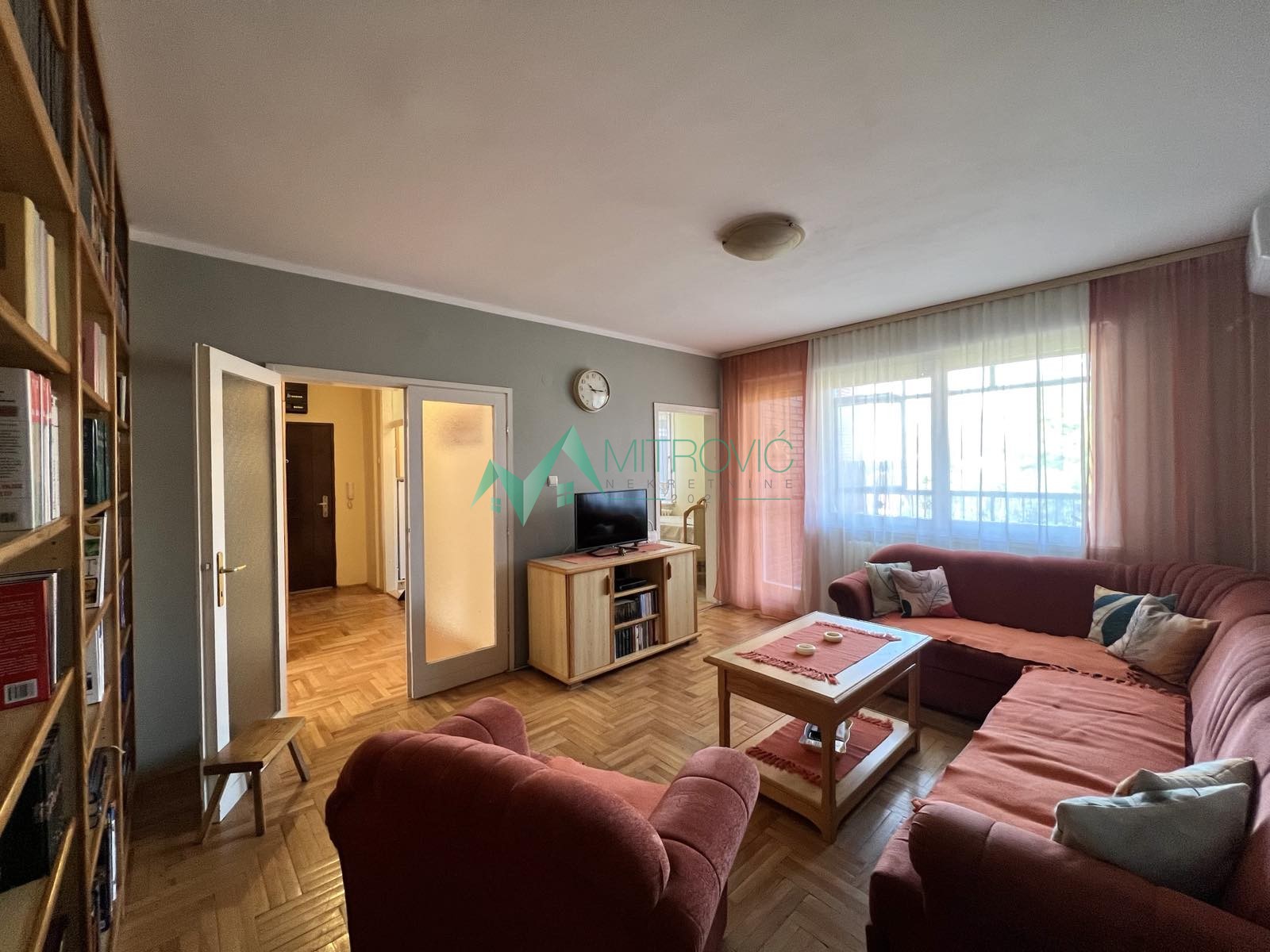 74m2, Rumenački put, crvena fasadna cigla 