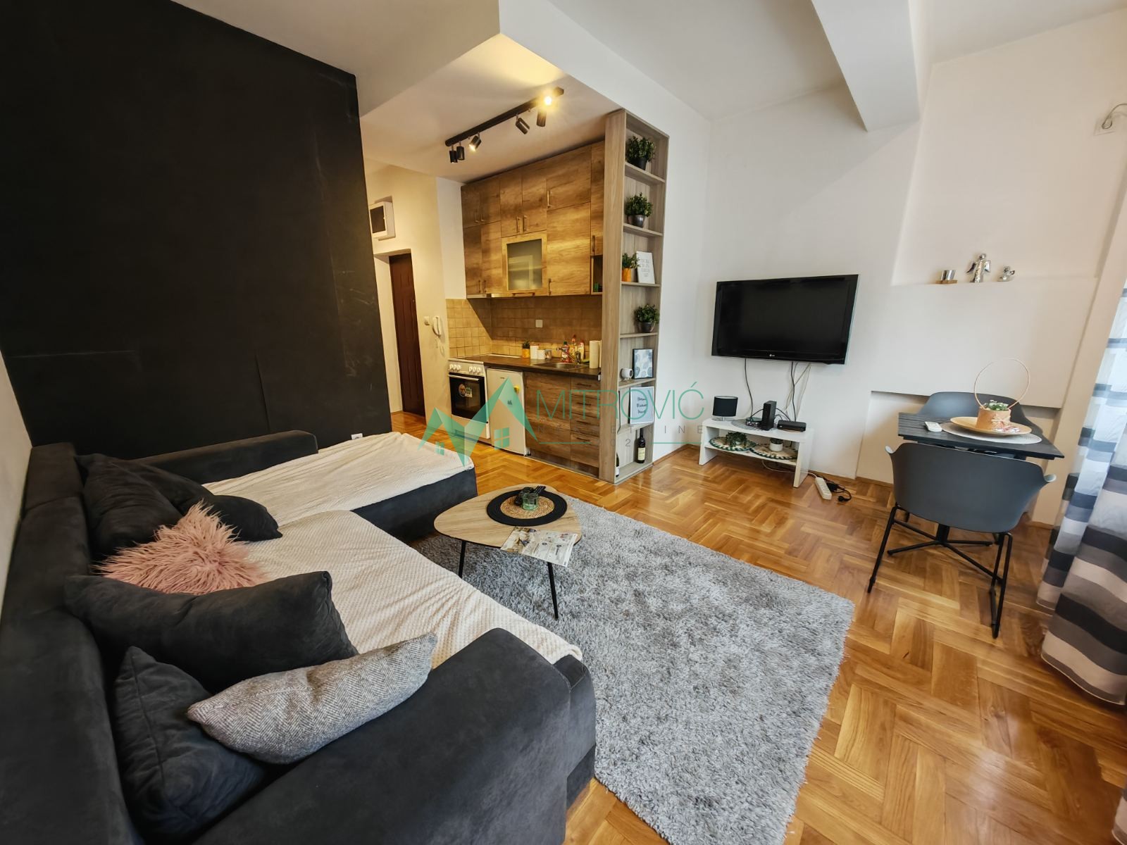 Podbara, 37m2. Prelep jednoiposoban namešten stan. 