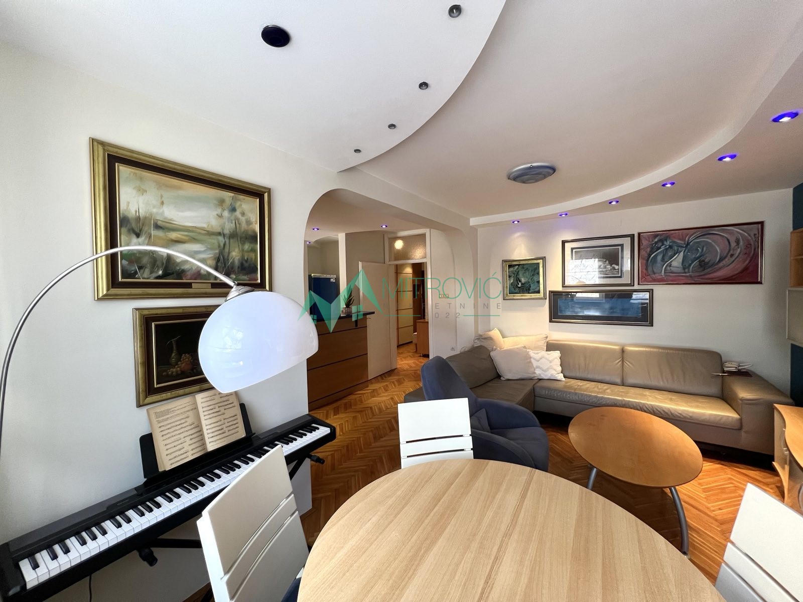 Bulevar Oslobođenja/Centar, 73m2, parking za stanare!