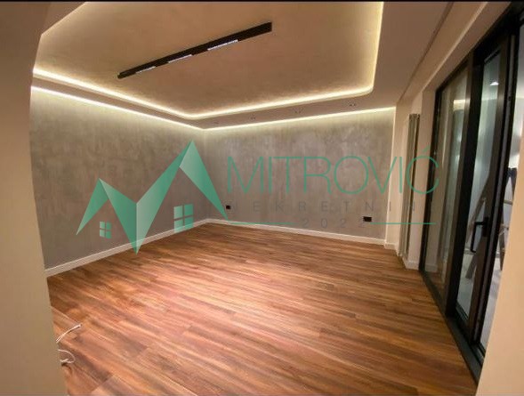 Prodaje se luksuzno renoviran četvorosoban stan u centru grada – Železnička ulica