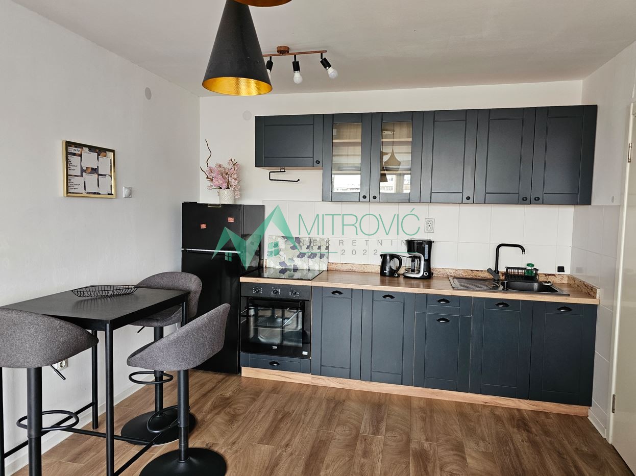 Kompletno opremljen stan, odlična lokacija!