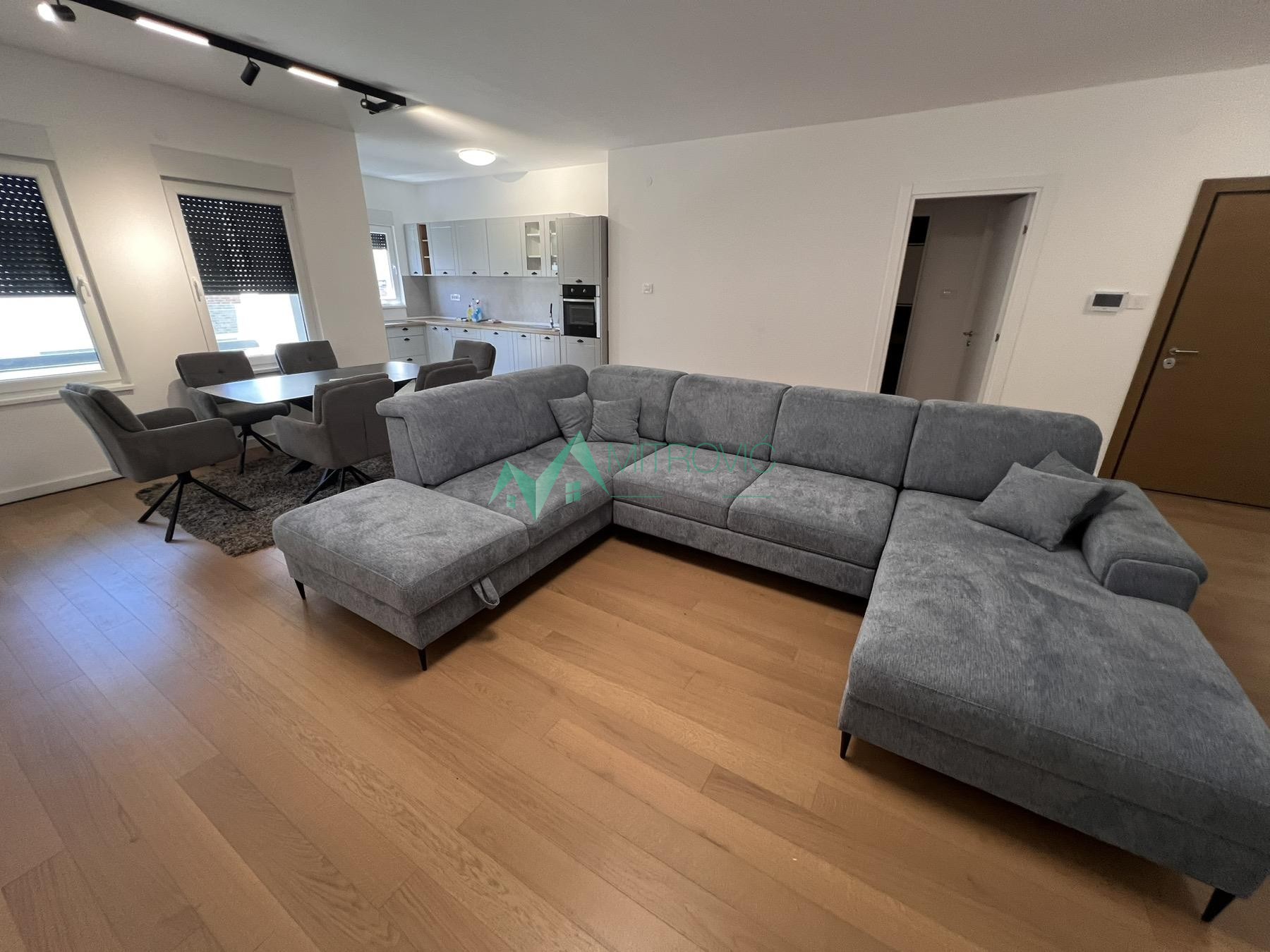 Salajka, 111m2. Nov četvorosoban stan sa 2 garažna mesta. 