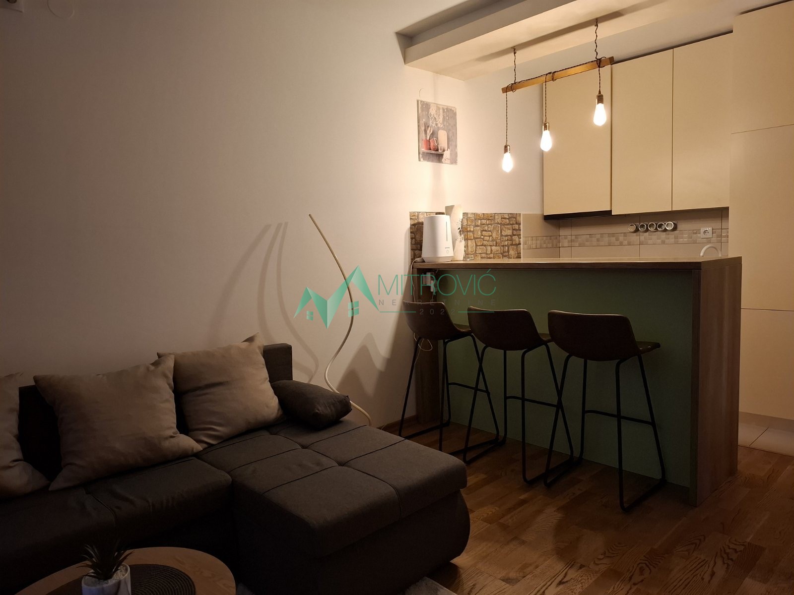 Prodaje se komforna garsonjera nedaleko od Bulevara patrijaha Pavla 