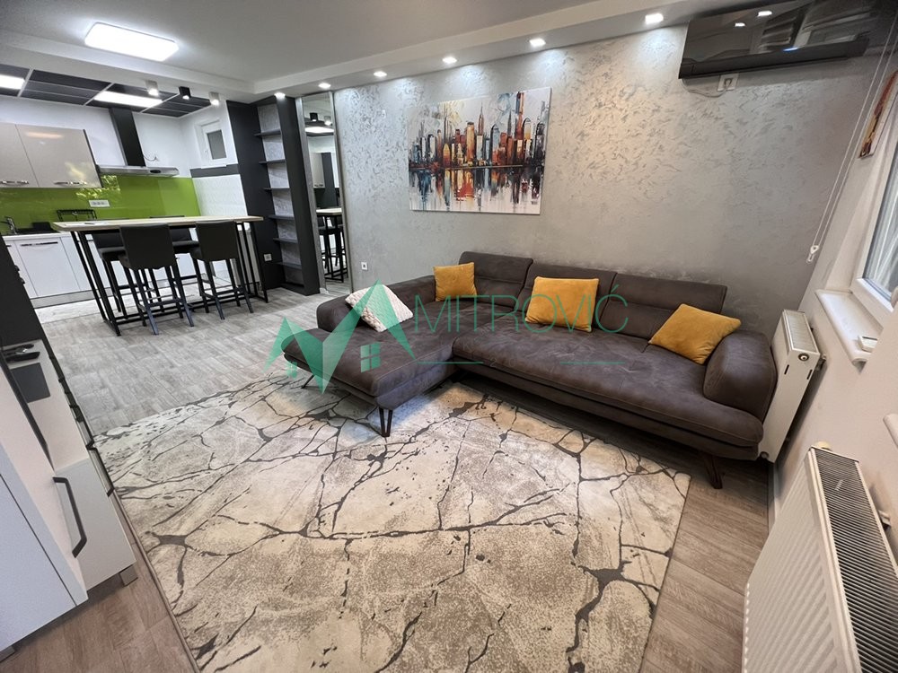 Novi Sad, Grbavica - Kompletno i kvalitetno namešten komforan jednoiposoban stan 