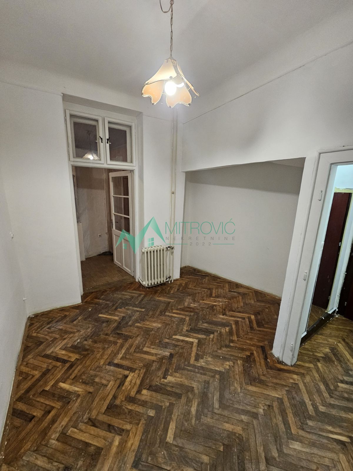 Retko u ponudi,manji stan sa visokim plafonima,Kej-centar,odlična investicija !