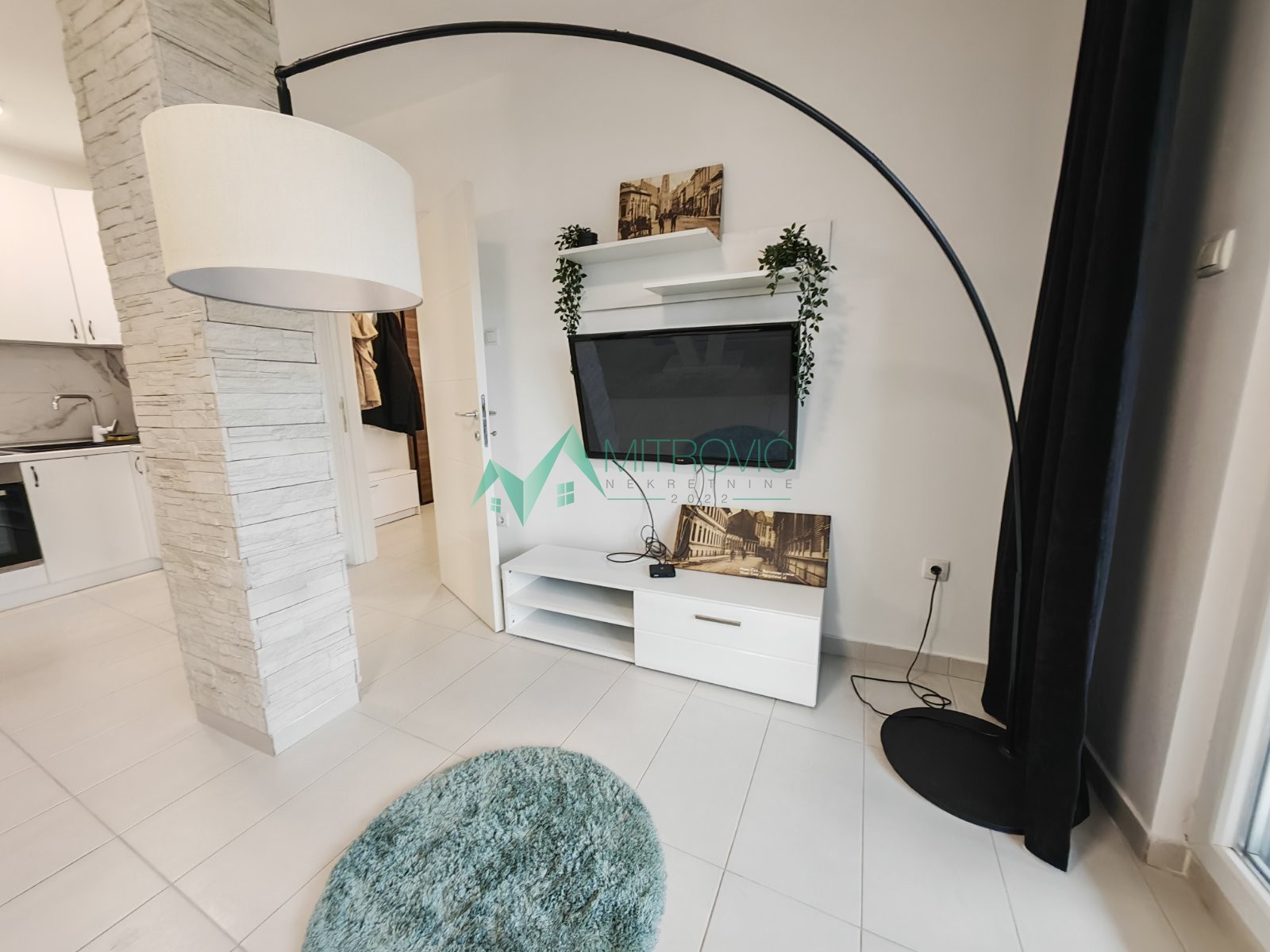 Podbara, 55m2. Noviji dvosoban namešten stan. 