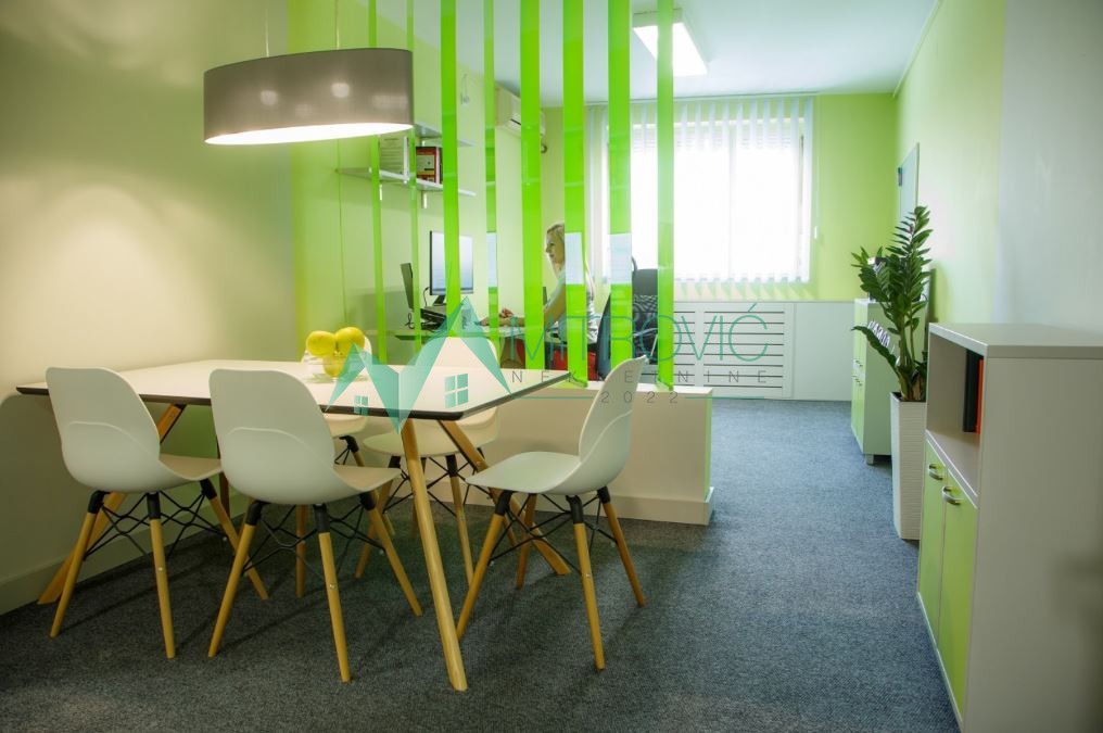 Odličan noviji dvosoban stan u blizini centra i bulevara Oslobođenja 