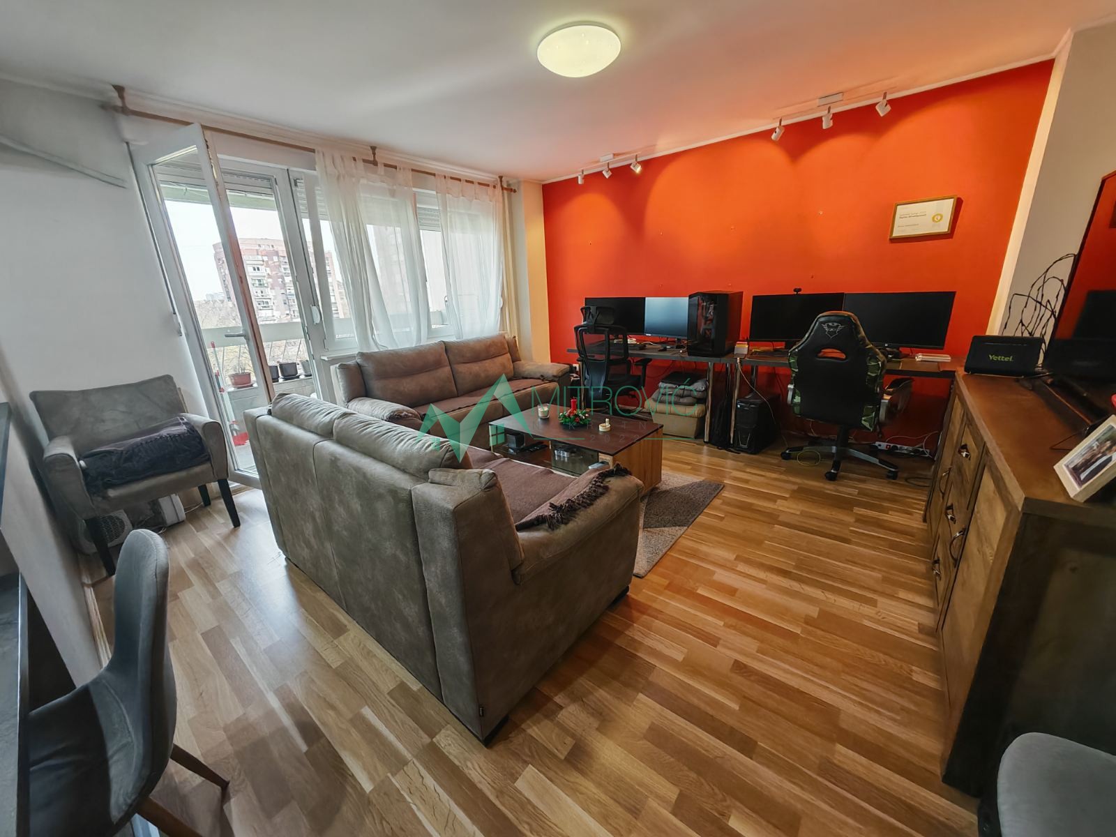 59m2. Renoviran dvosoban stan sa nameštajem.