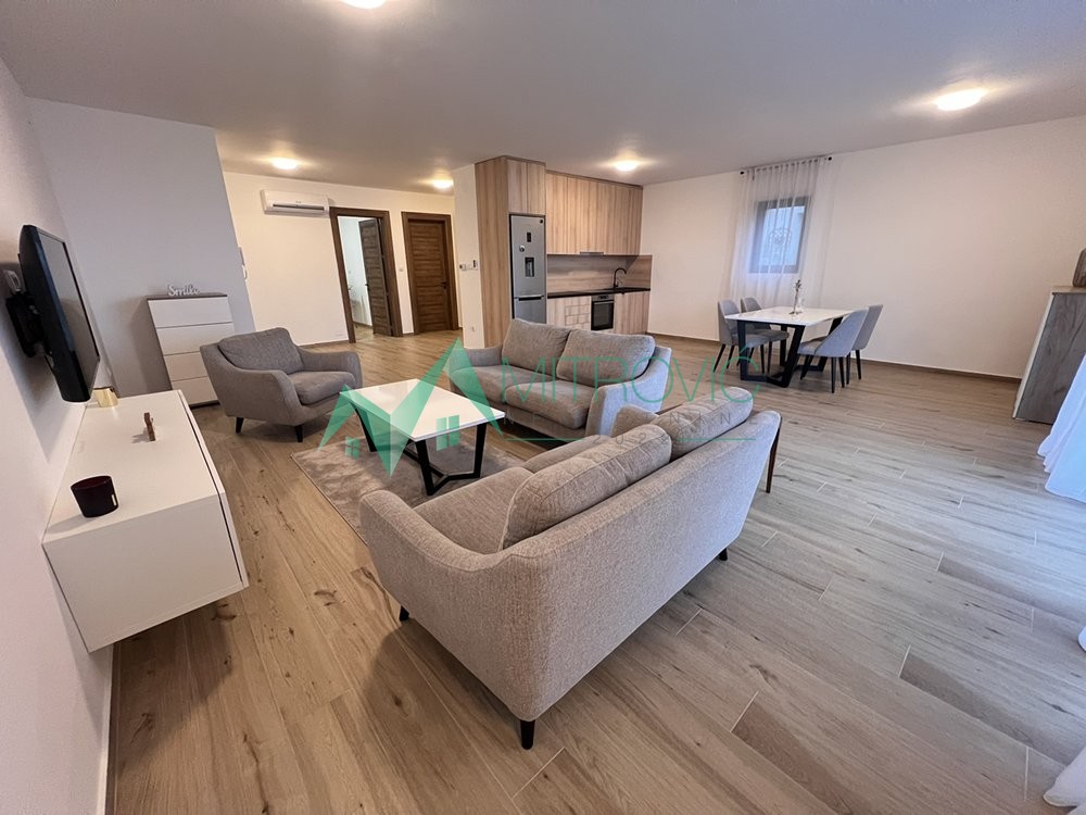 Sremska Kamenica - Nov, komforan trosoban stan - terasa sa pogledom na Dunav i Novi Sad + garaža 