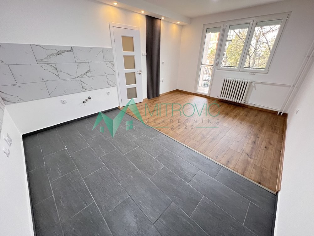 Novi Sad, Sajam - Kompletno renoviran dvoiposoban stan 