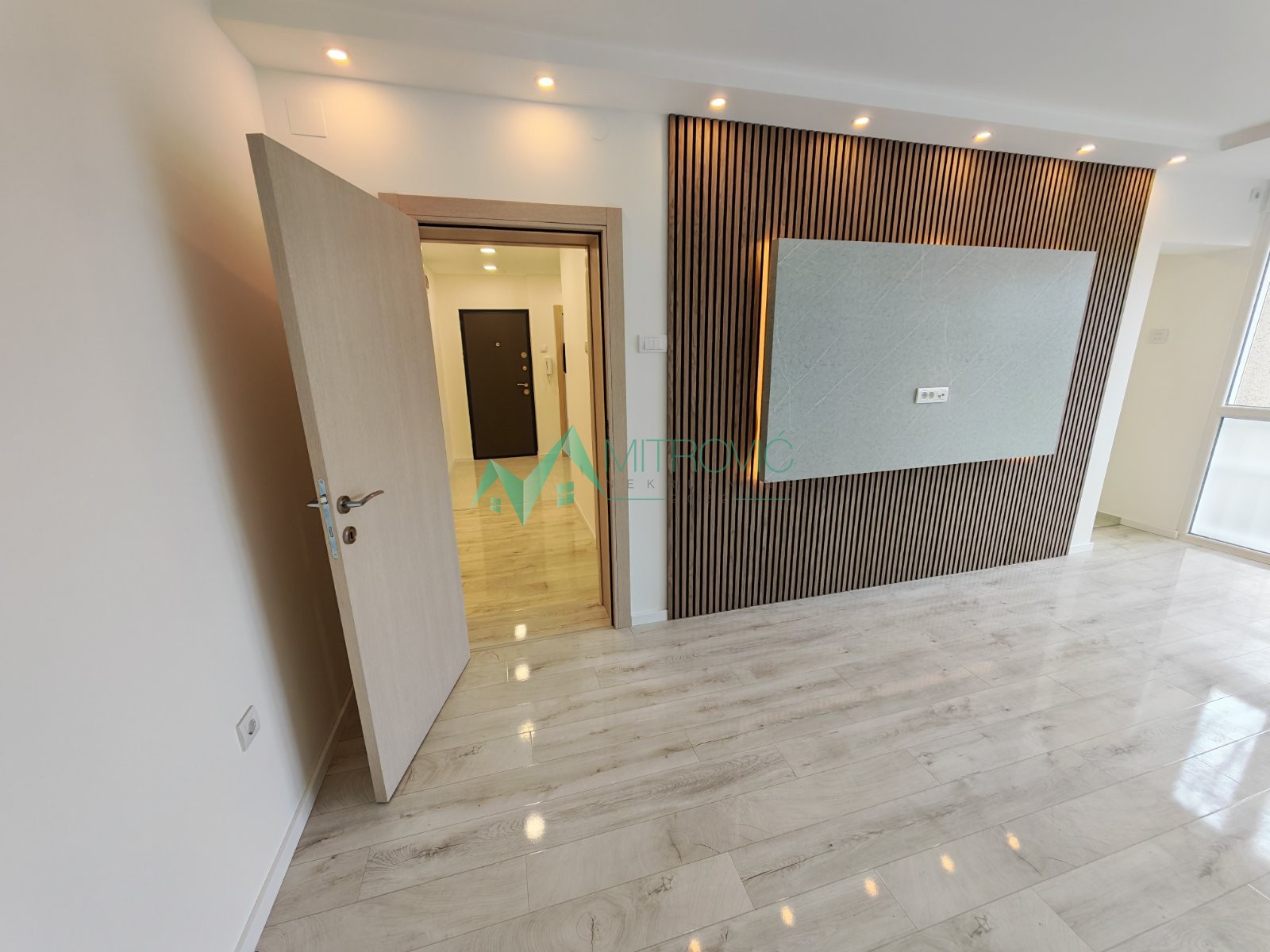 Detelinara, 60m2. Renoviran dvoiposoban stan. 