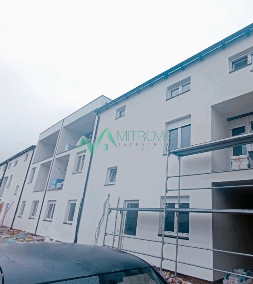 Odličan manji dvoiposoban brzo useljiv stan u Veterniku  