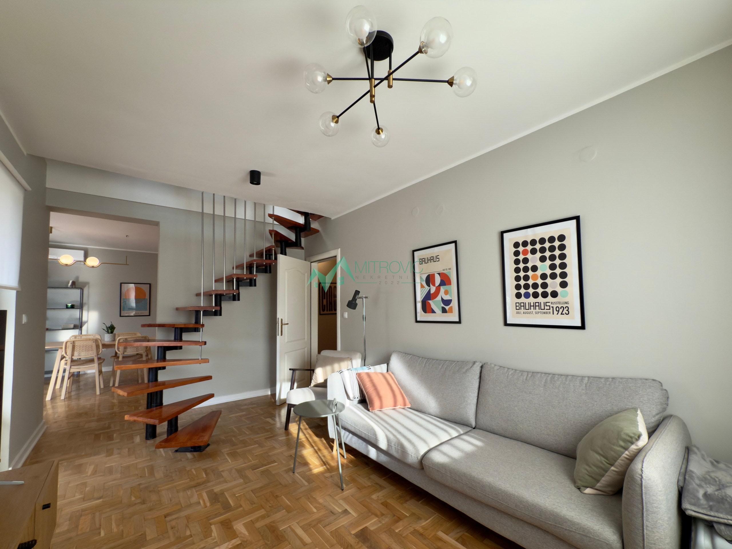 Kompletno namešten i renoviran dupleks na Podbari sa terasom