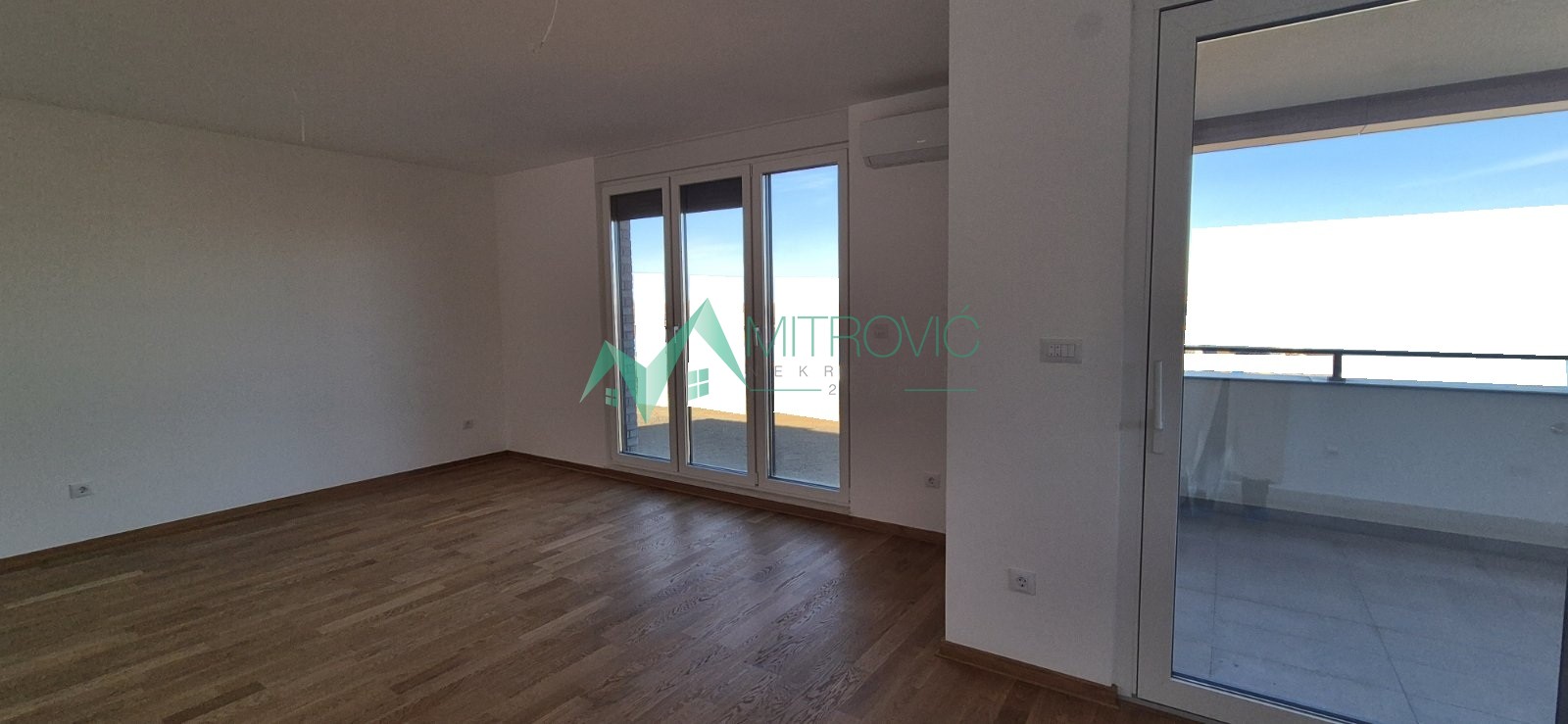 Sremska Kamenica -  Četvorosaoban stan sa pogledom na Novi Sad 95m2 + GRATIS parking mesto  