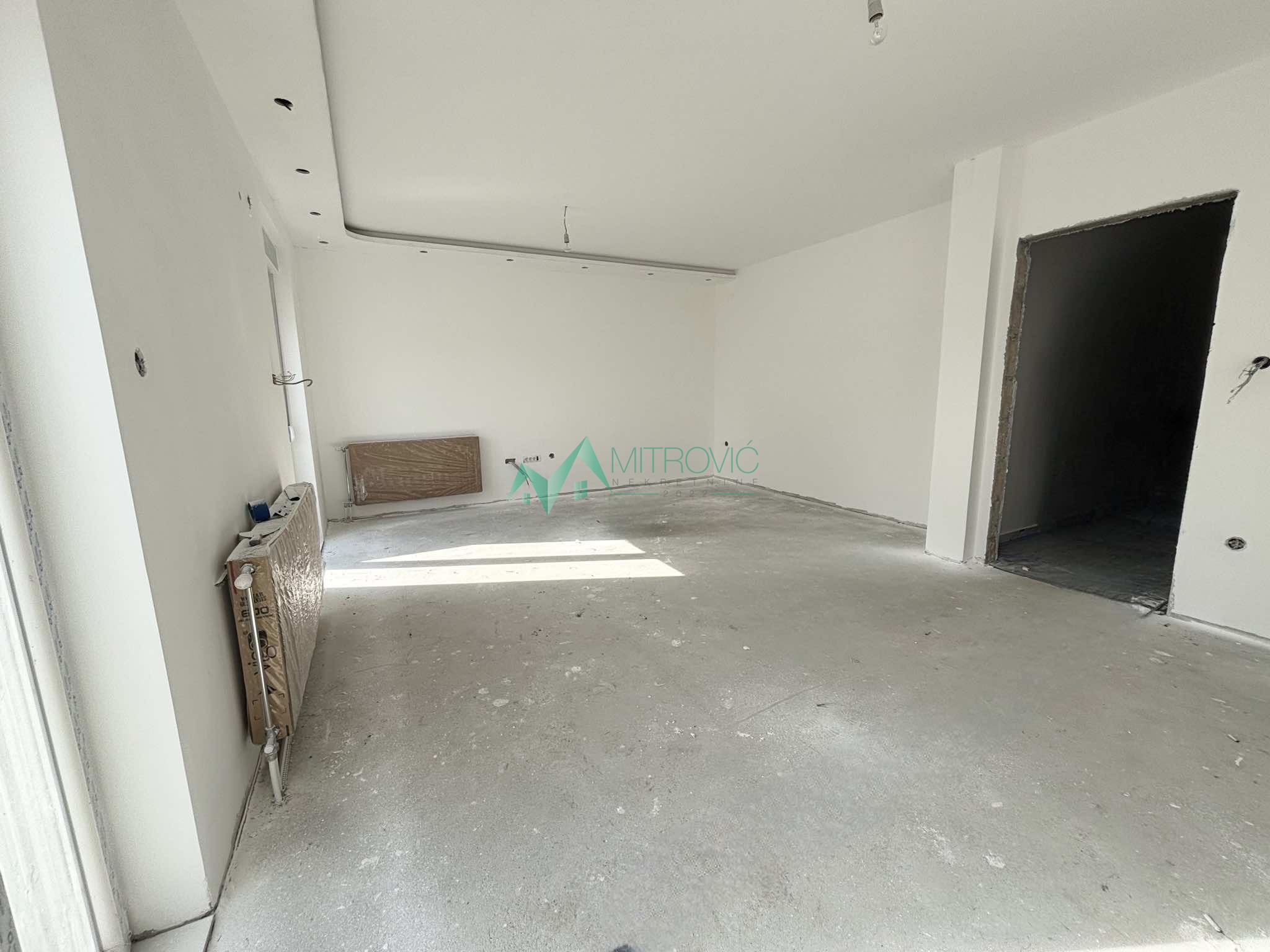 PRODAJA ČETVOROSOBNOG STANA 102m2 U NOVOGRADNJI – VETERNIK 