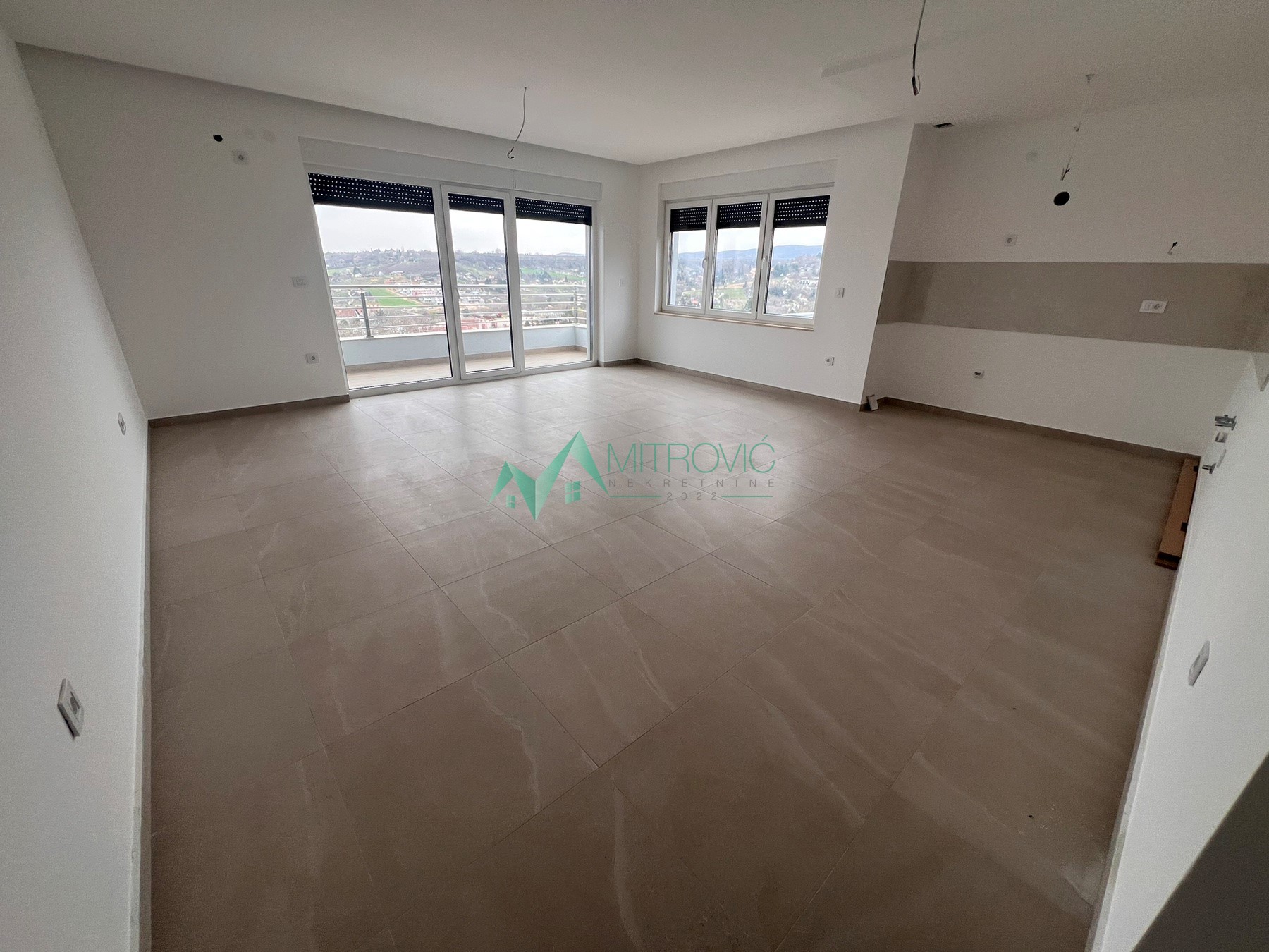 Odličan nov četvorosoban u urbanoj vili na ekskluzivnoj lokaciji 