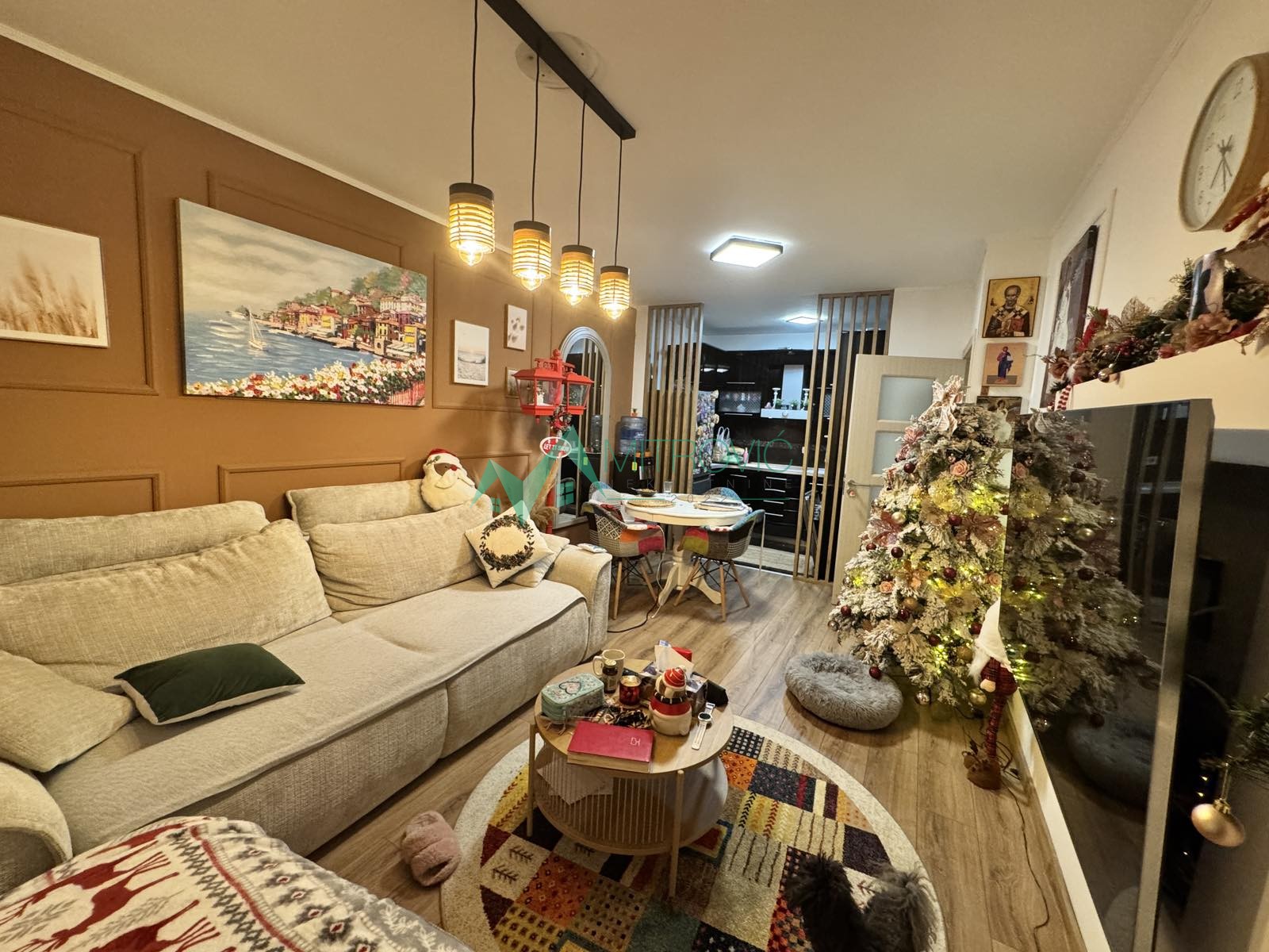 Prodaje se kompletno opremljen dvosoban stan na Novoj Deteli