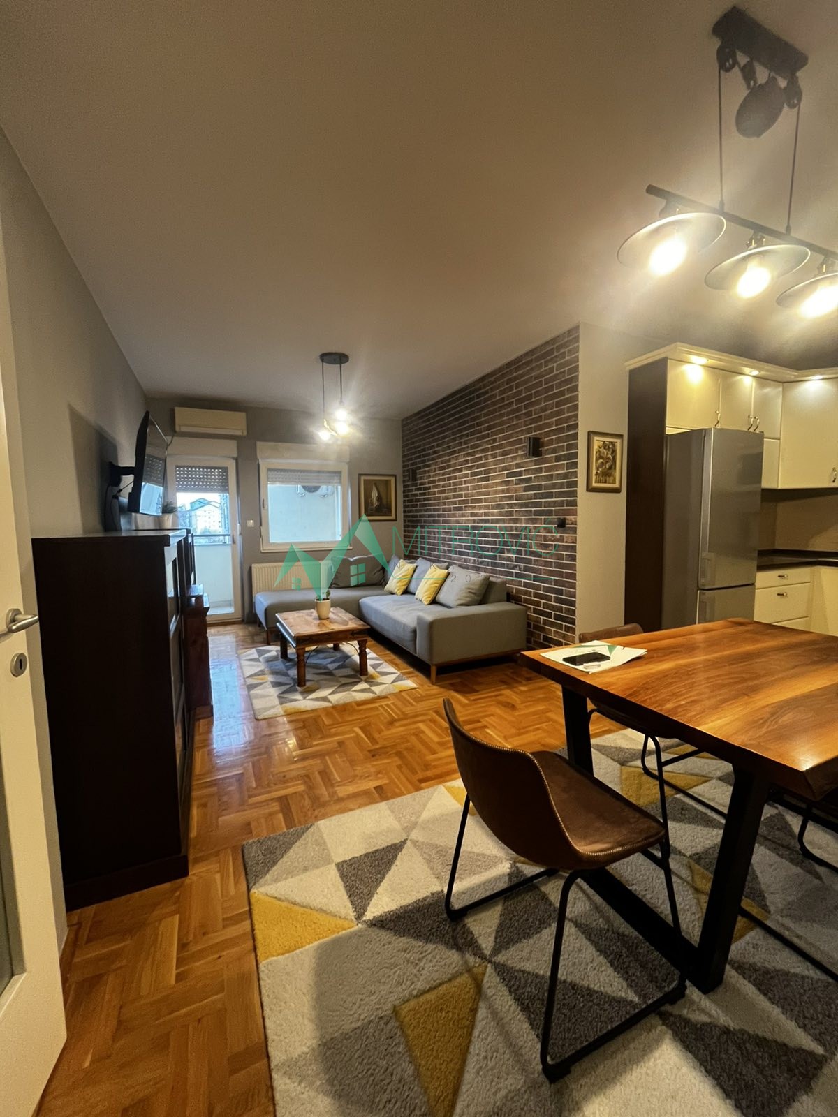 Na prodaju dvoiposoban stan – Nova Detelinara