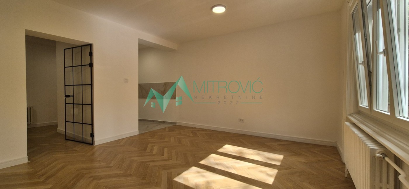 Novi Sad, Centar - Kompletno renoviran Trosoban stan 85m2 u Centru Novog Sada 