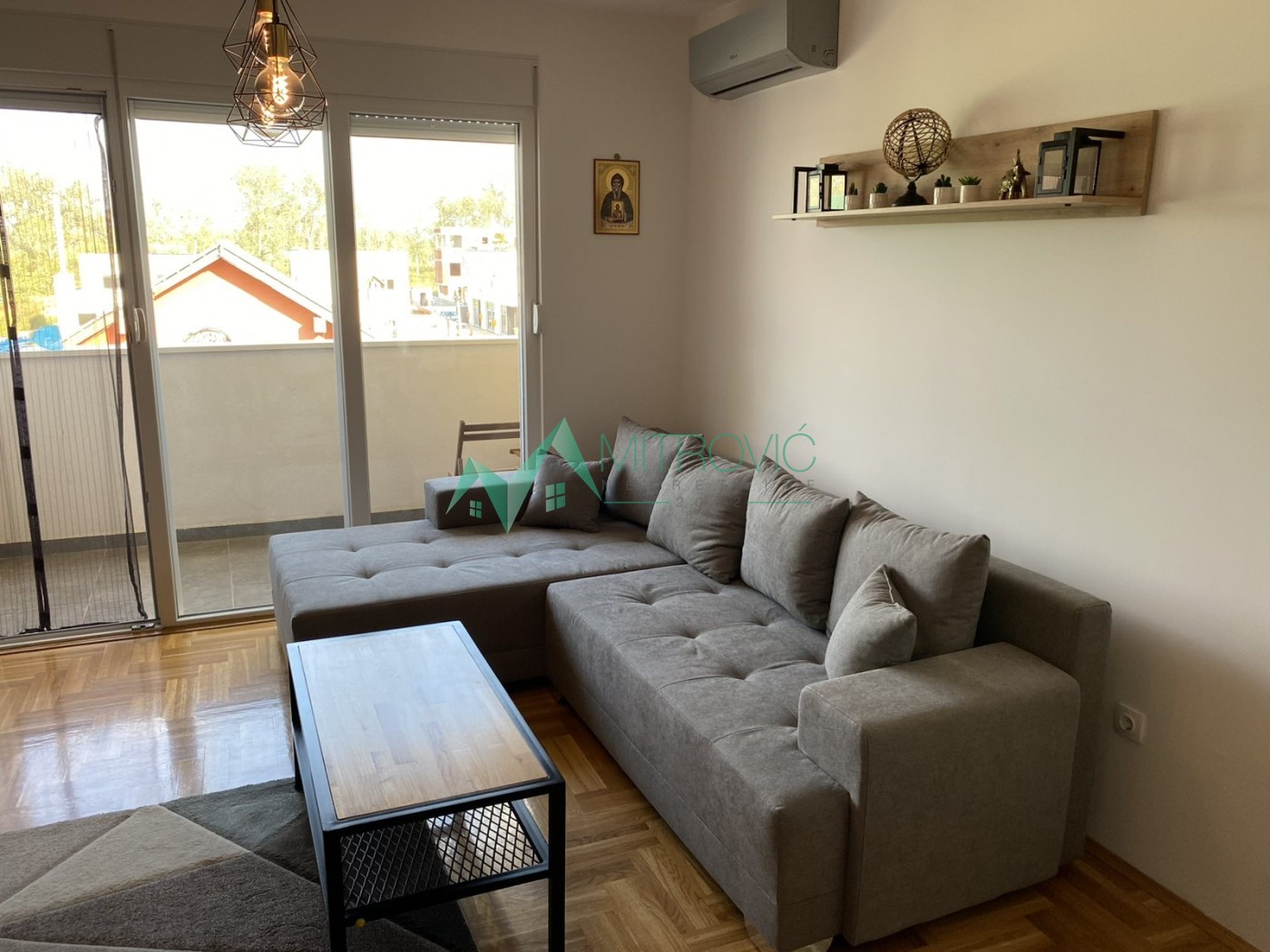 Odličan namešten dvoiposoban u novogradnji 