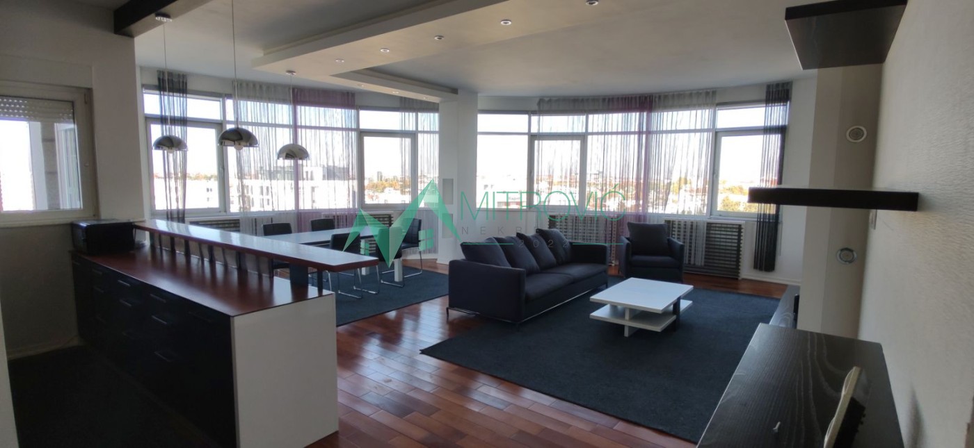 Prostran i svetao četvorosoban stan 115m2 