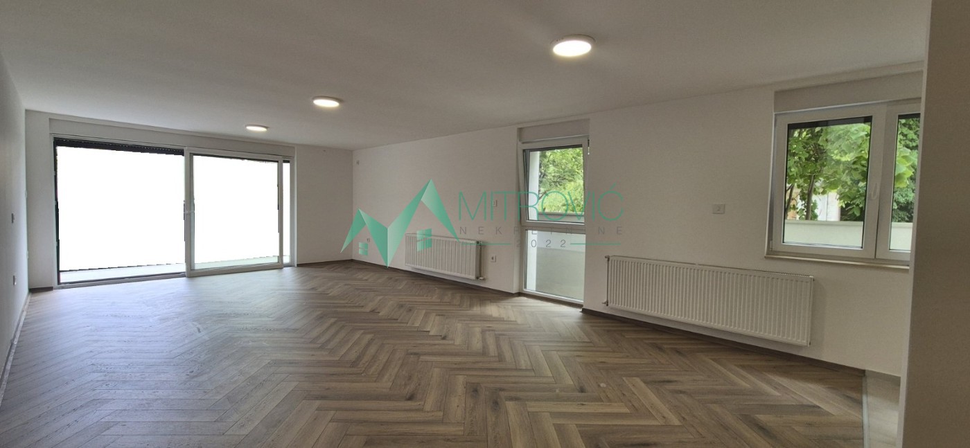 Novi Sad, Telep - Četvorosoban stan površine 101m2 sa dva parking mesta i dvorištem 