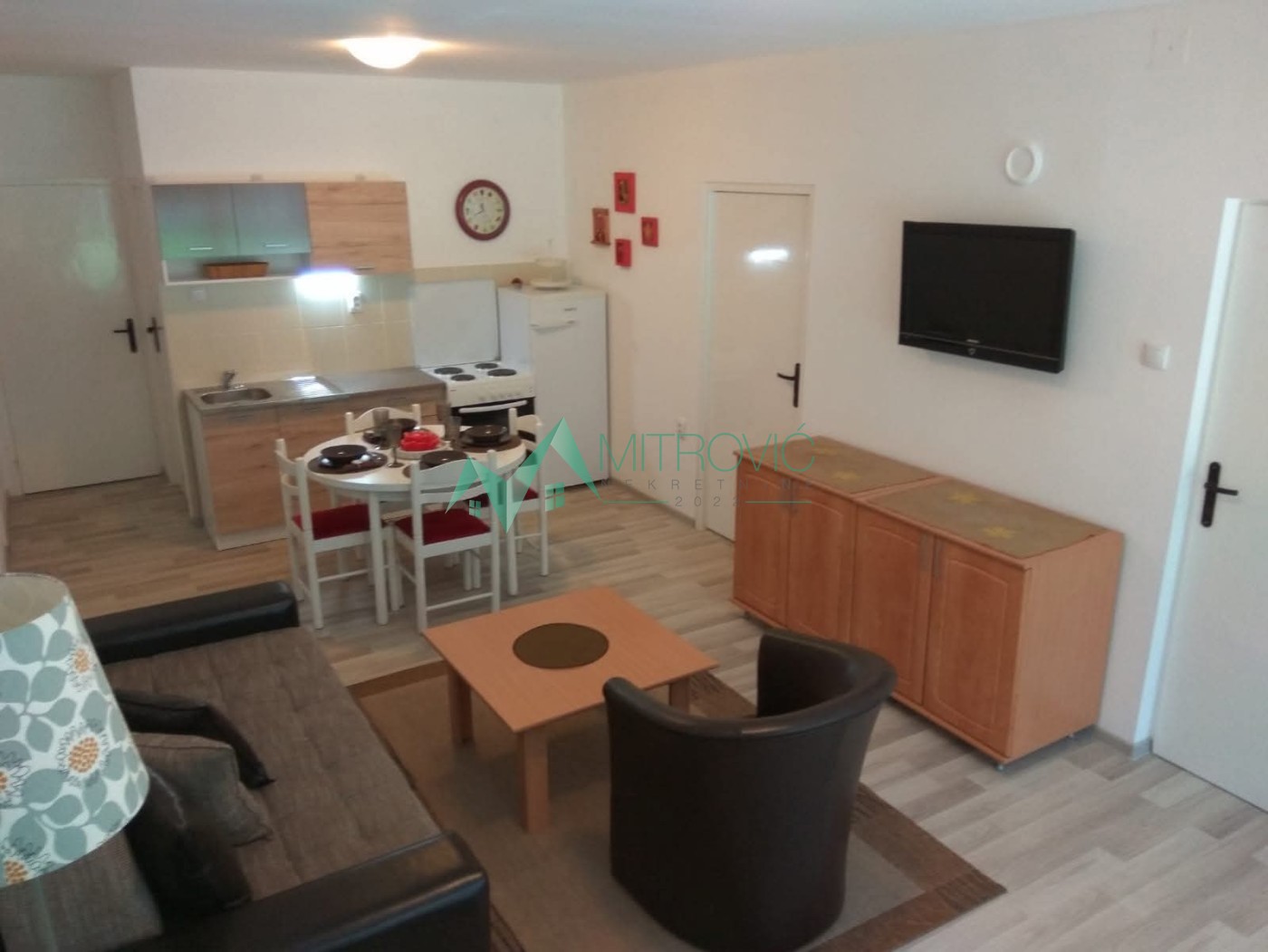 ***INVESTICIONA PRILIKA U CENTRU VRDNIKA – PRODAJA BIZNISA SA DVE STAMBENE JEDINICE od 88 m2*** 