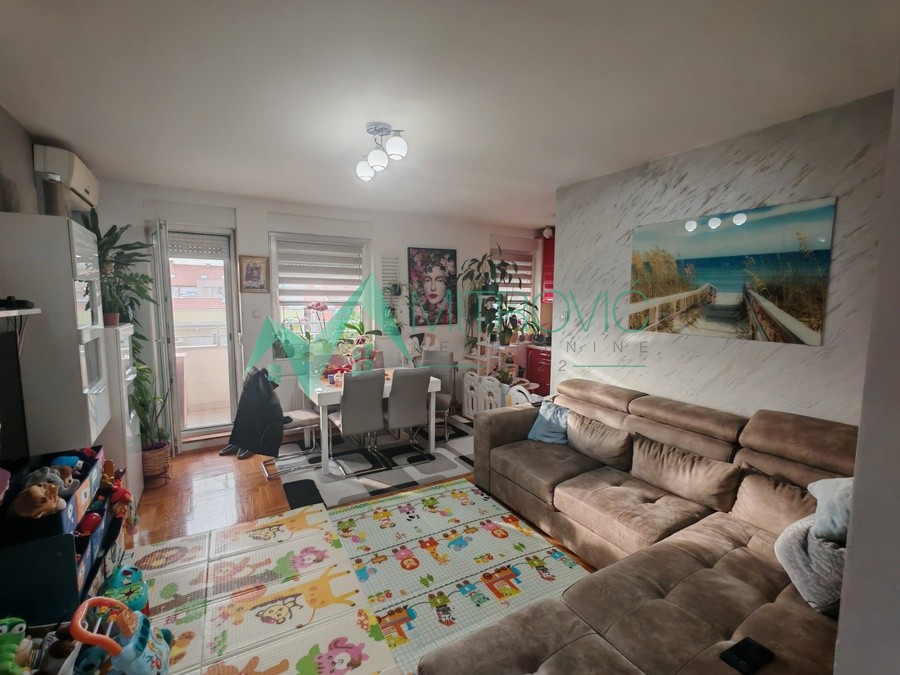 Prodaje se prelep dvoiposoban stan na Grbavici od 62m2 sa pa