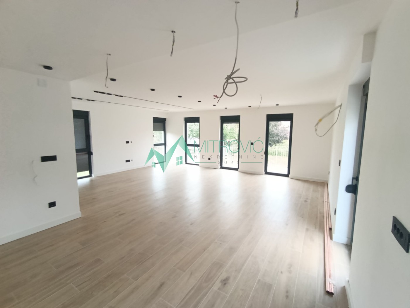 Petosoban nov stan u dva nivoa 205m2 - Telep 