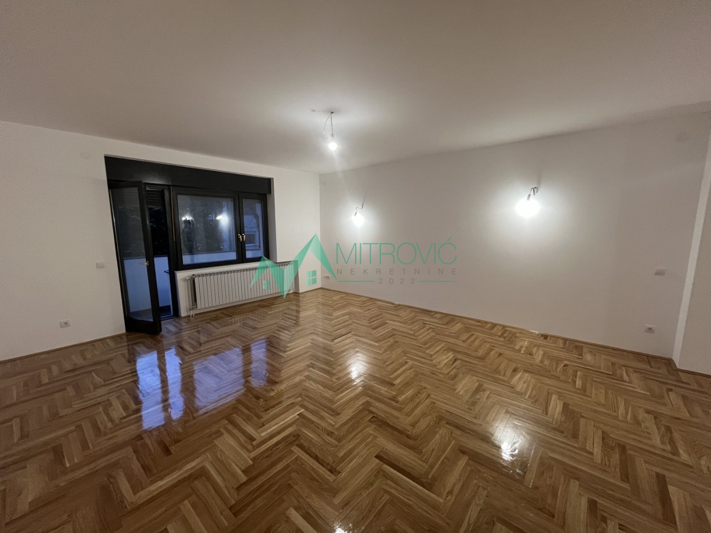 Trosoban stan u Sremskoj Kamenici, površine 129m2-izuzetna ponuda (šifra oglasa:1004786)