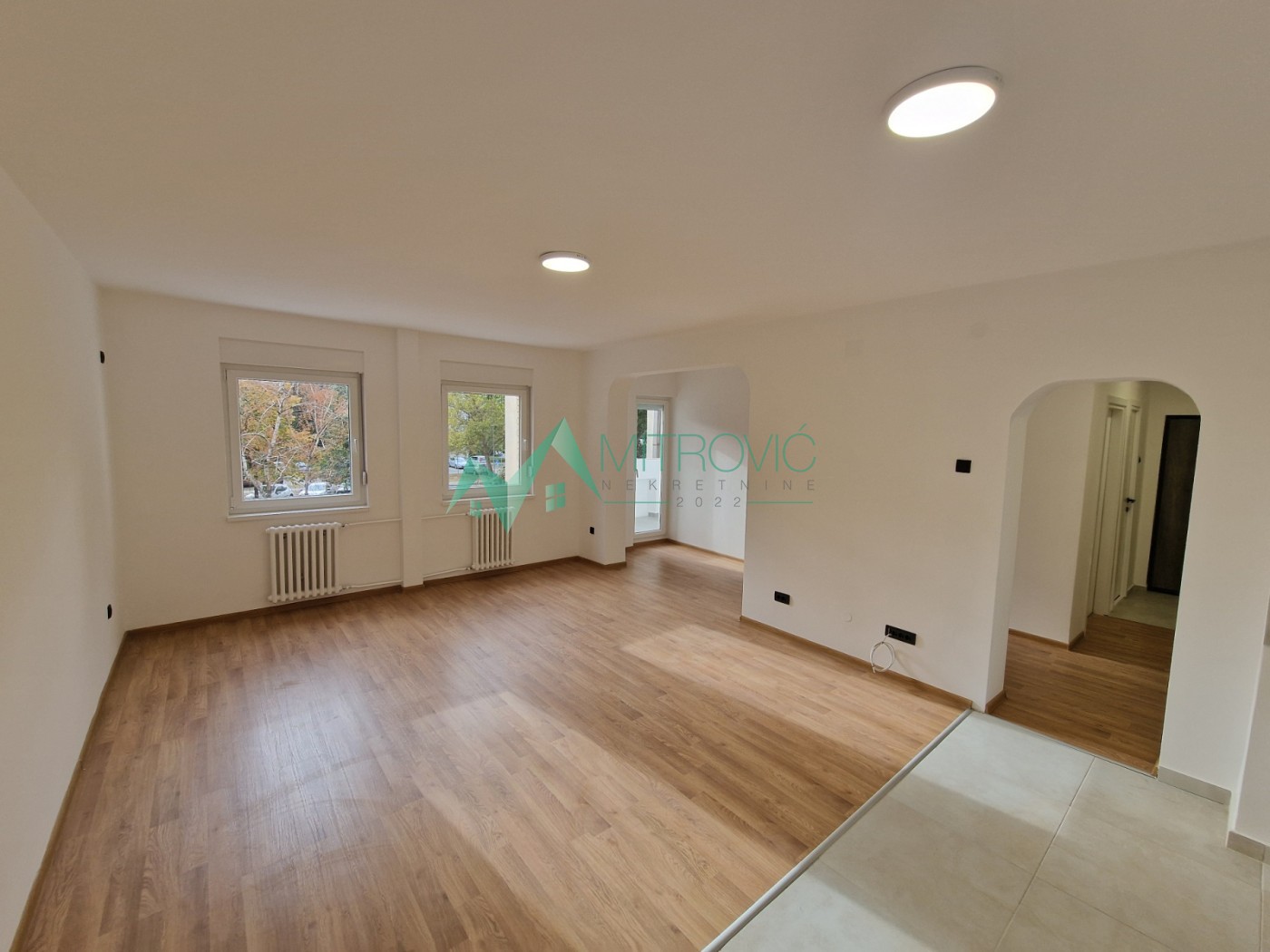Kompletno renoviran četvorosoban stan, 95 m² u blizini Sajma 