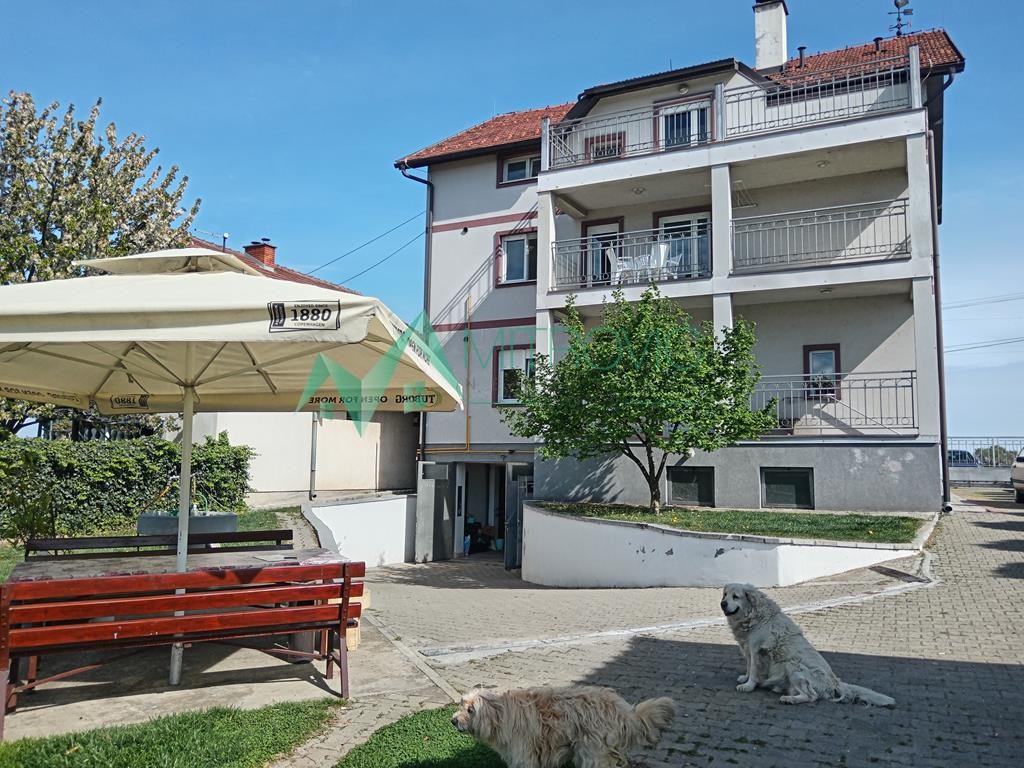 Haus · 478 m² · Kać