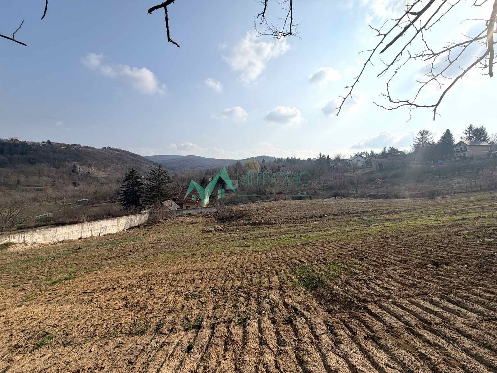 Zemljište · 1827 m² · Sremska Kamenica, Čardak