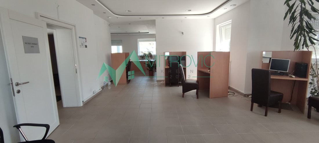 Novi Sad, Veternička rampa - Jedinstvena ponuda! Odličan poslovni prostor ukupne korisne površine 795 m2 + dvorište + parking 